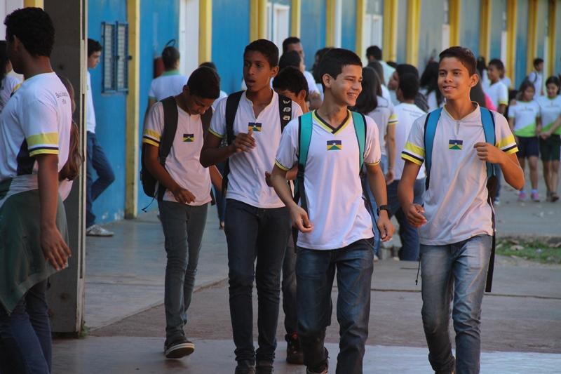 Cláudia de Jesus pede mudanças no concurso da Seduc para garantir mais justiça e inclusão