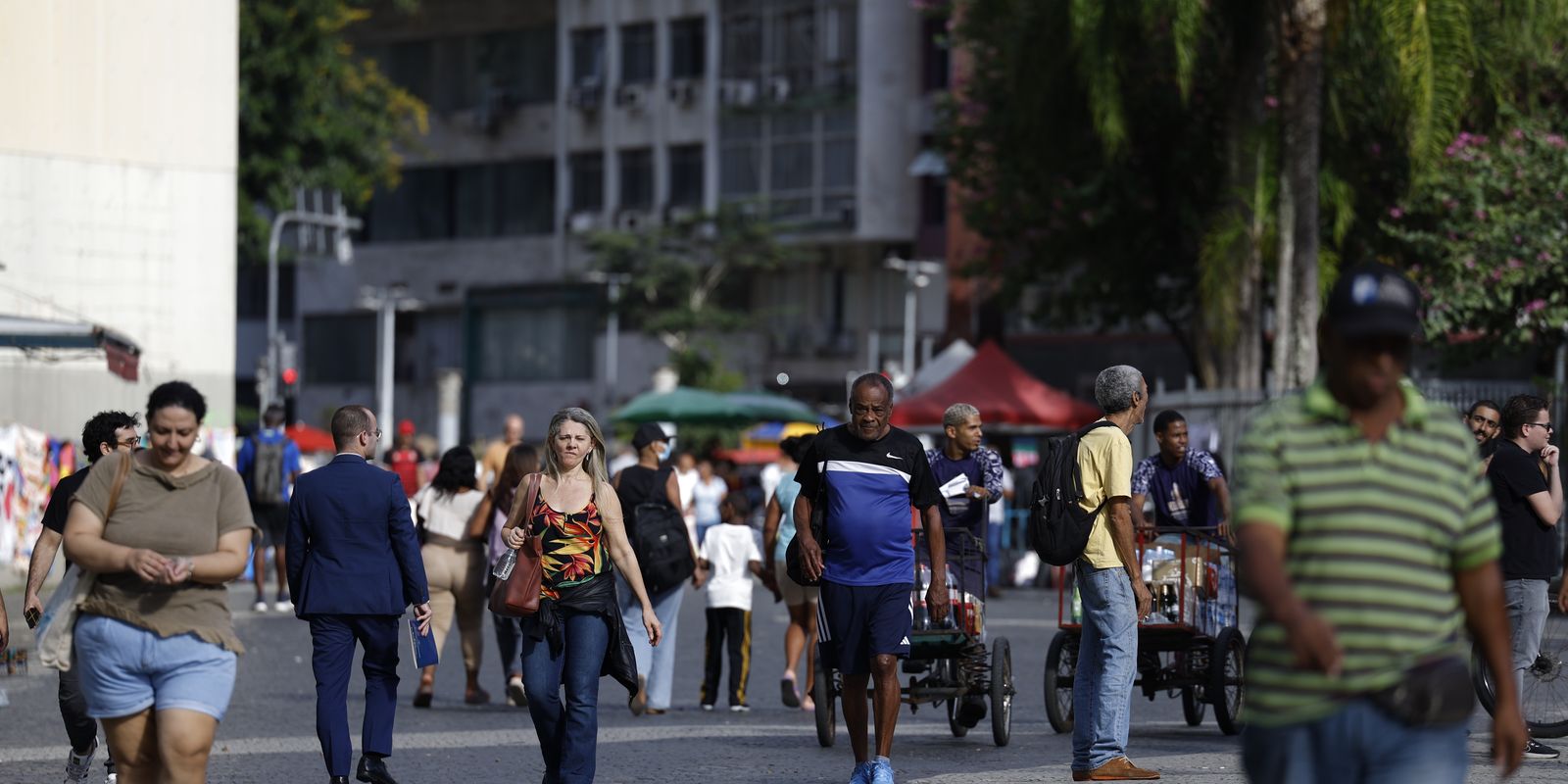 Crescimento populacional caiu para 0,37% em 2026, estima IBGE