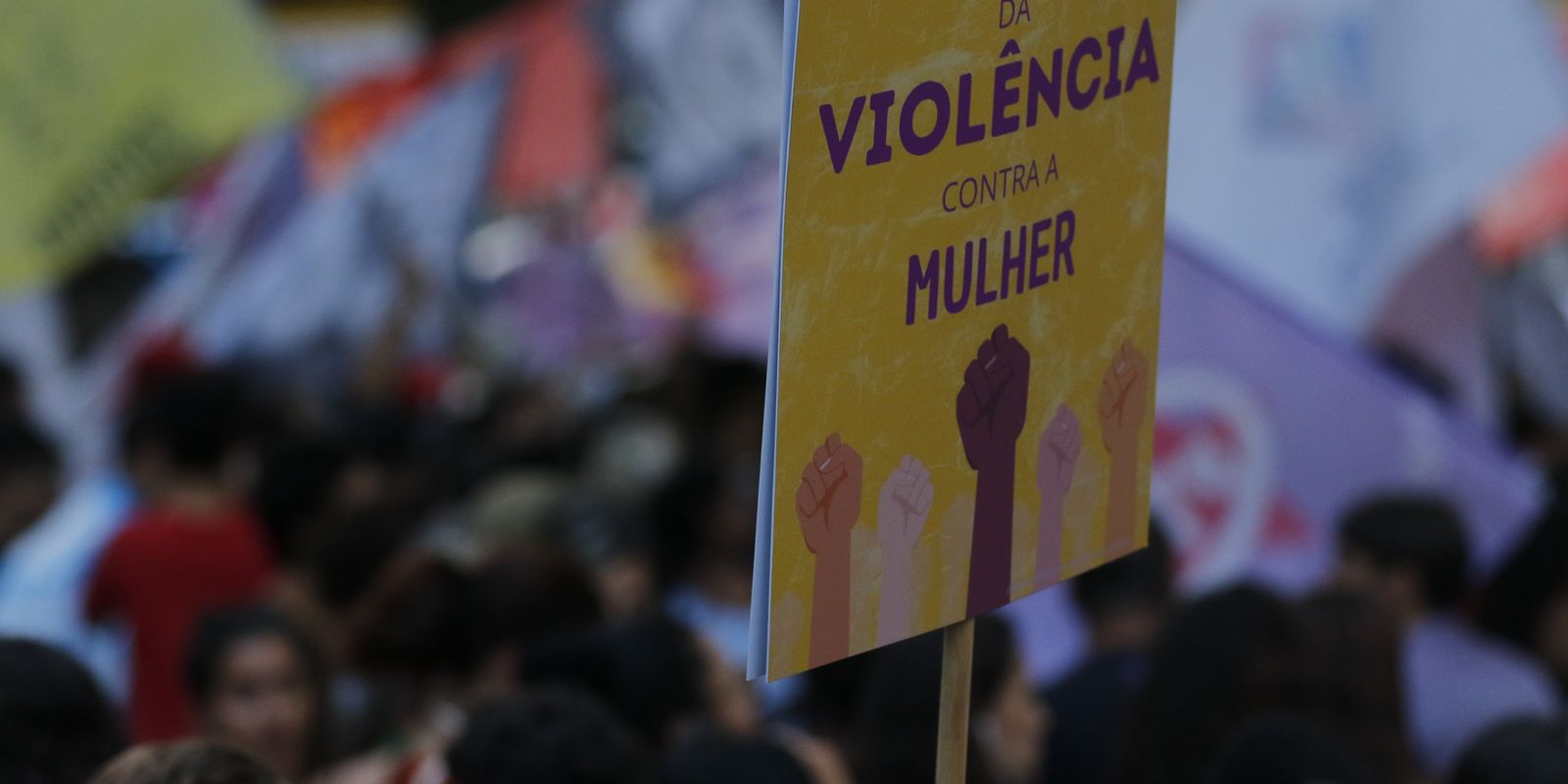 Violência contra a mulher: 7,5 mil agentes serão capacitados