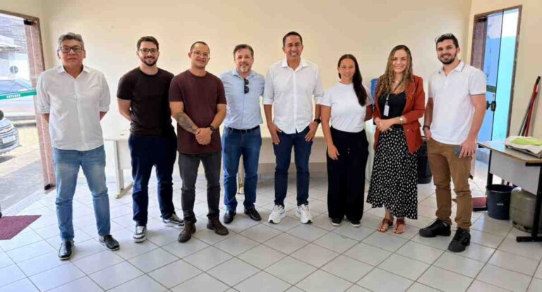 Eyder Brasil relata esforços para aumentar formação de servidores da Politec