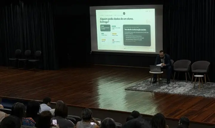 Gestores escolares recebem orientações sobre proteção de dados de estudantes em seminário