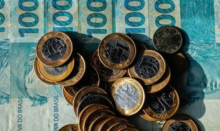 Orçamento de 2027 prevê salário mínimo de R$ 1.741