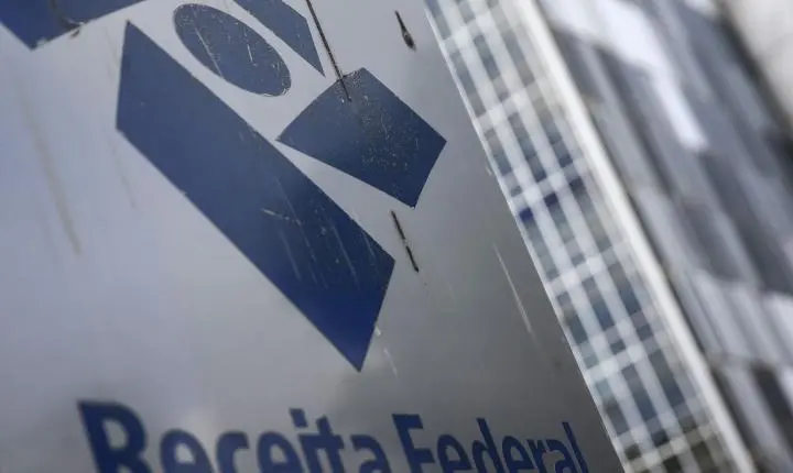 Receita paga nesta segunda último lote de restituição do IR 2026