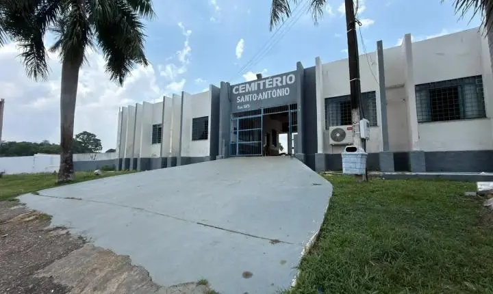 Trabalho de limpeza é intensificado no Cemitério Santo Antônio na segunda-feira